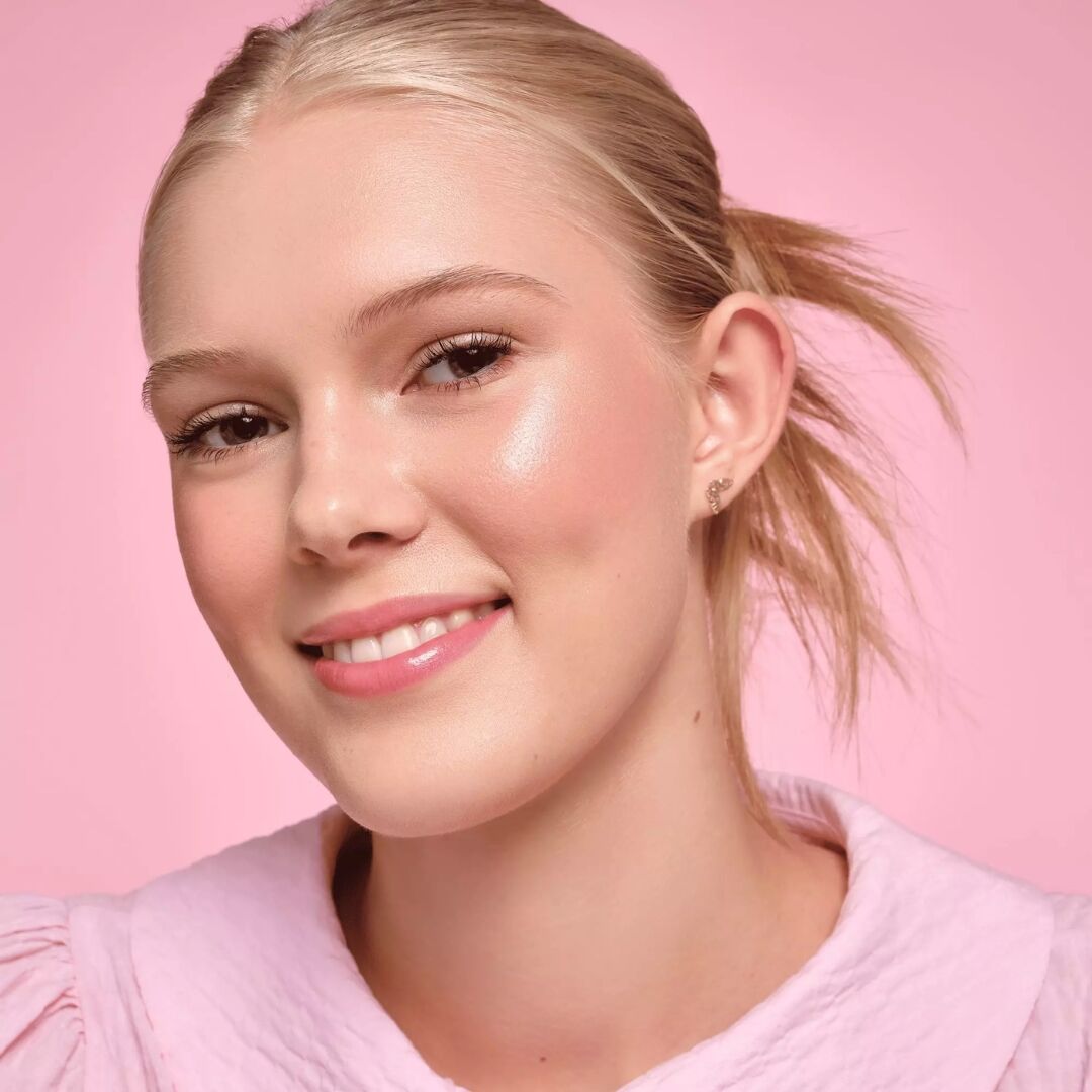Essence Disney liquid highlighter champagne glow dewy shimmer face illuminator